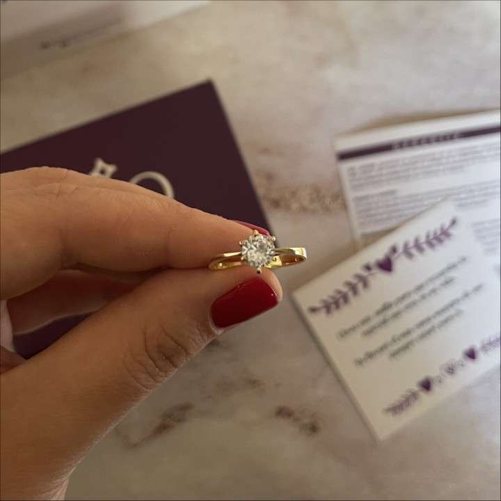 Anillo de compromiso de oro 18k