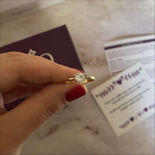Anillo de compromiso de oro 18k