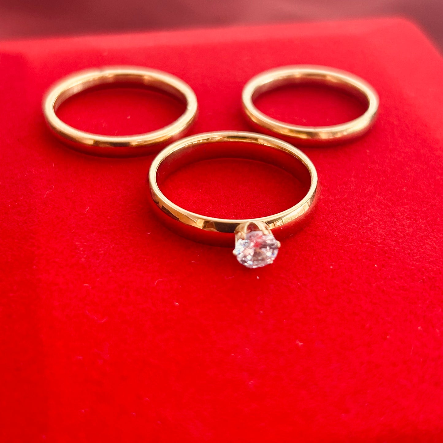 M0 Conjunto de dos alianzas con anillo de compromiso dorado
