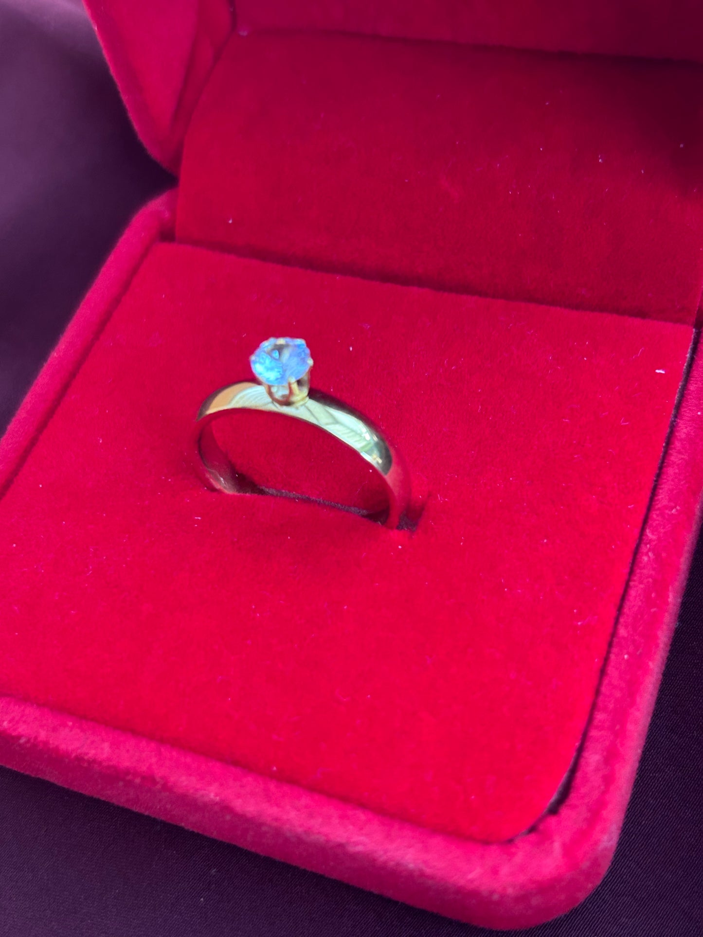 M11 Anillo de compromiso dorado